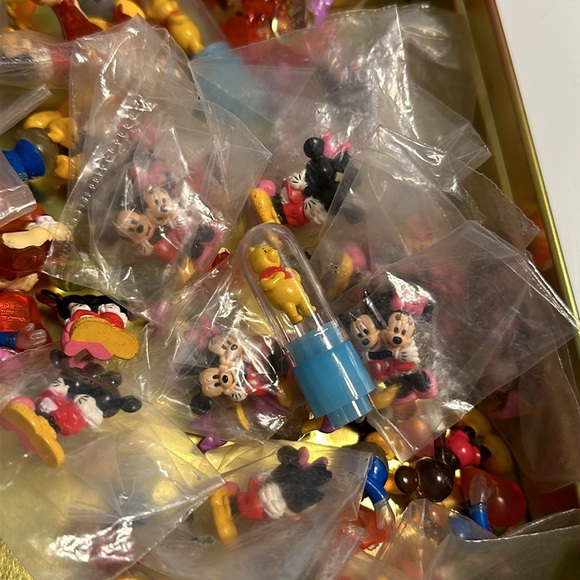 Collectible Tin Disney 3D 35 Happiest Celebration + Lots Of Miniature Figurines - Picture 9 of 11